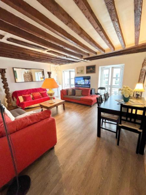 Spacious Apartment in Montparnasse